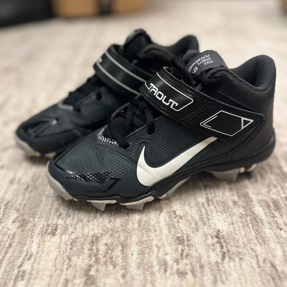 Nike FastFlex Trout Cleats Size 2Y